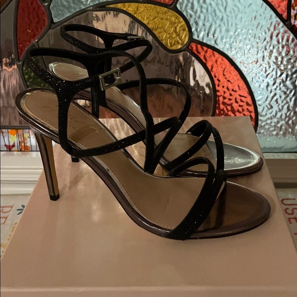 Brand new! Never worn shoes with original box - Picture 2 of 3